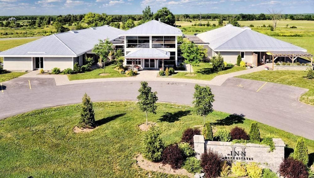 Huff Estates Inn & Winery 40/48