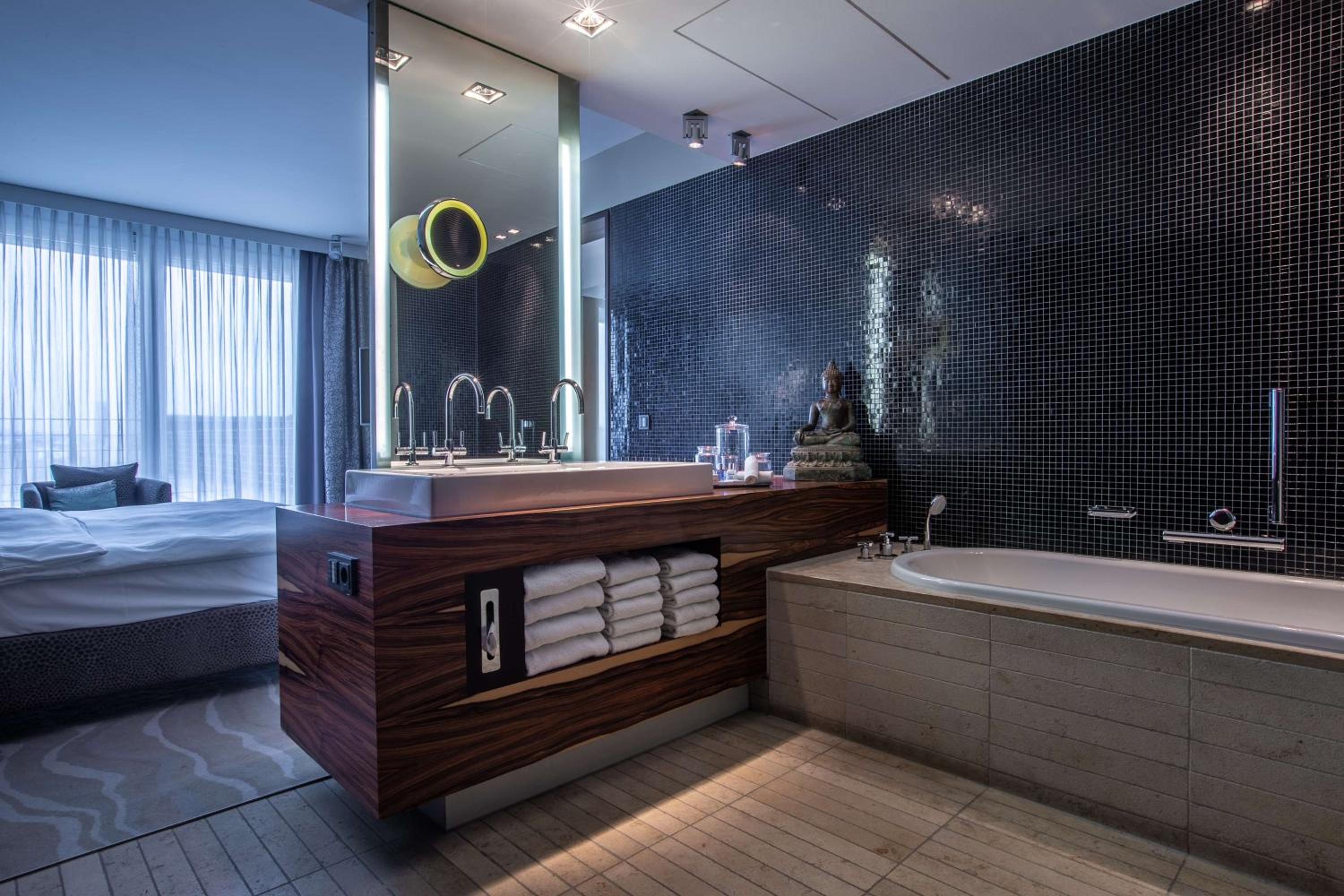 Presidential, Suite, King Bed, Cathedral View, Terrace، Radisson Blu Hotel Cologne 4/4
