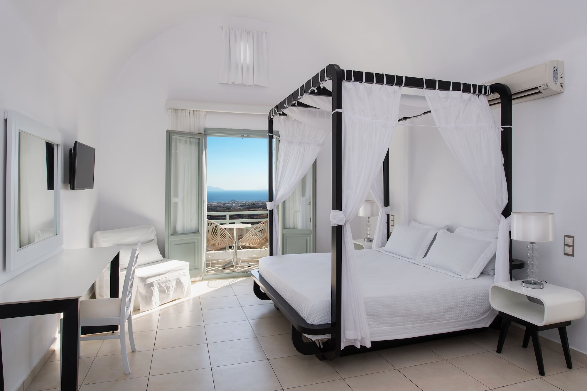 SENIOR, SUITE, OUTDOOR JETTED TUB
