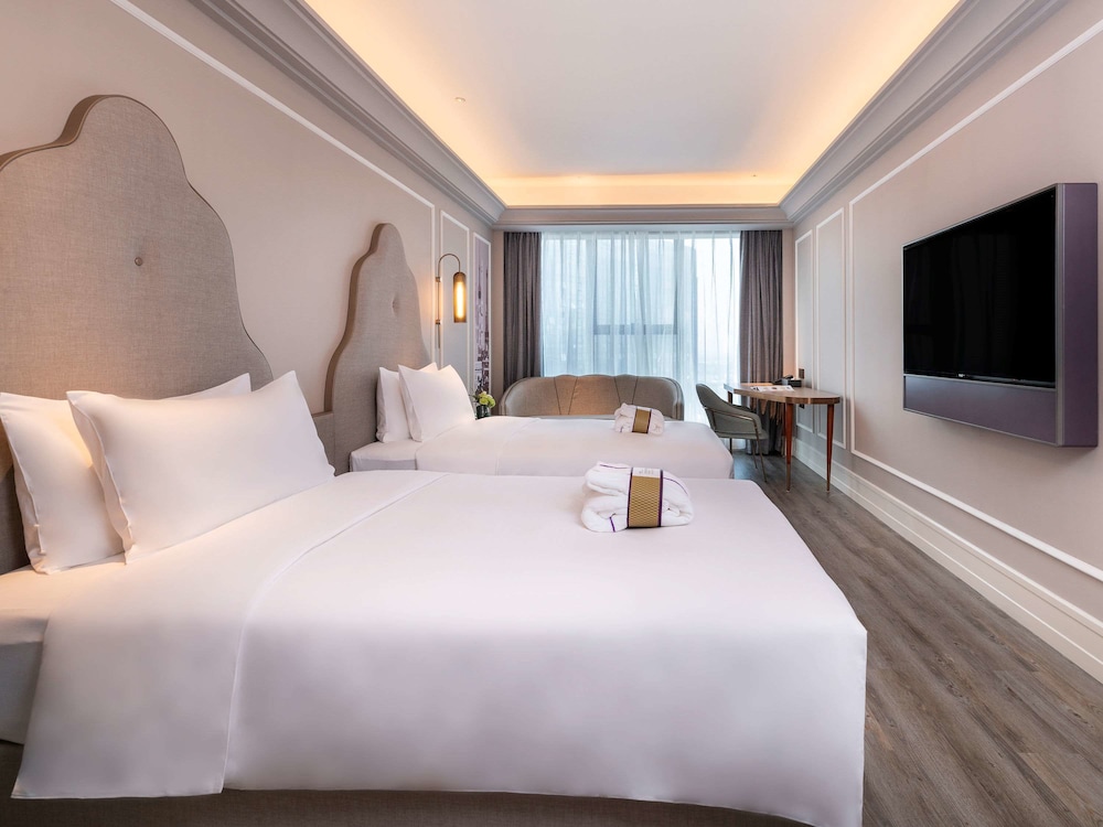 PRIVILEGE, TWIN BEDS