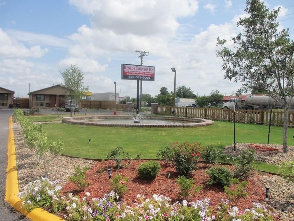 Kenedy Country Inn 18/23