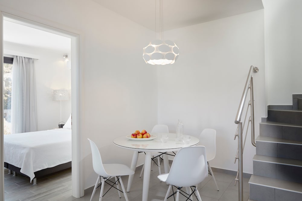 Eleia Seafront Villas 50/50