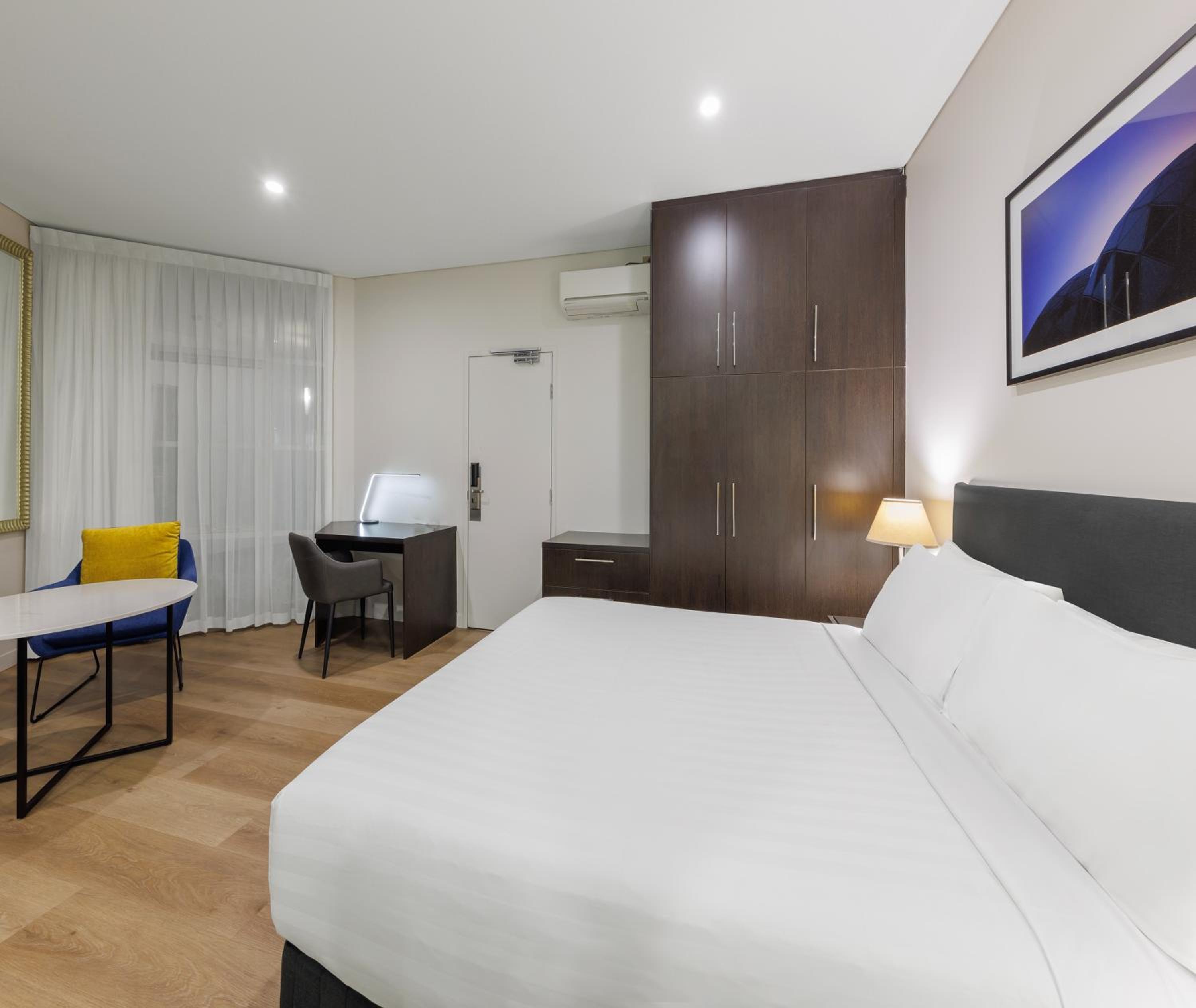 Inner, Studio, Queen Bed