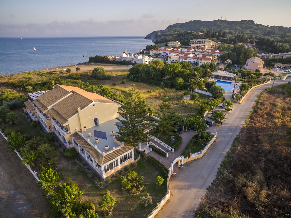 Erofili Hotel 24/36