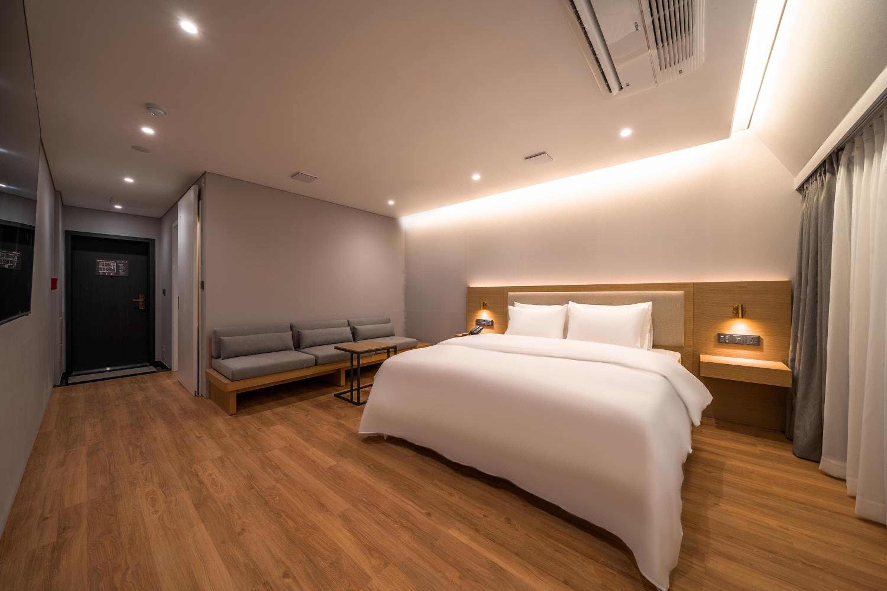 suite, Comfort inn Yeouido 2/10