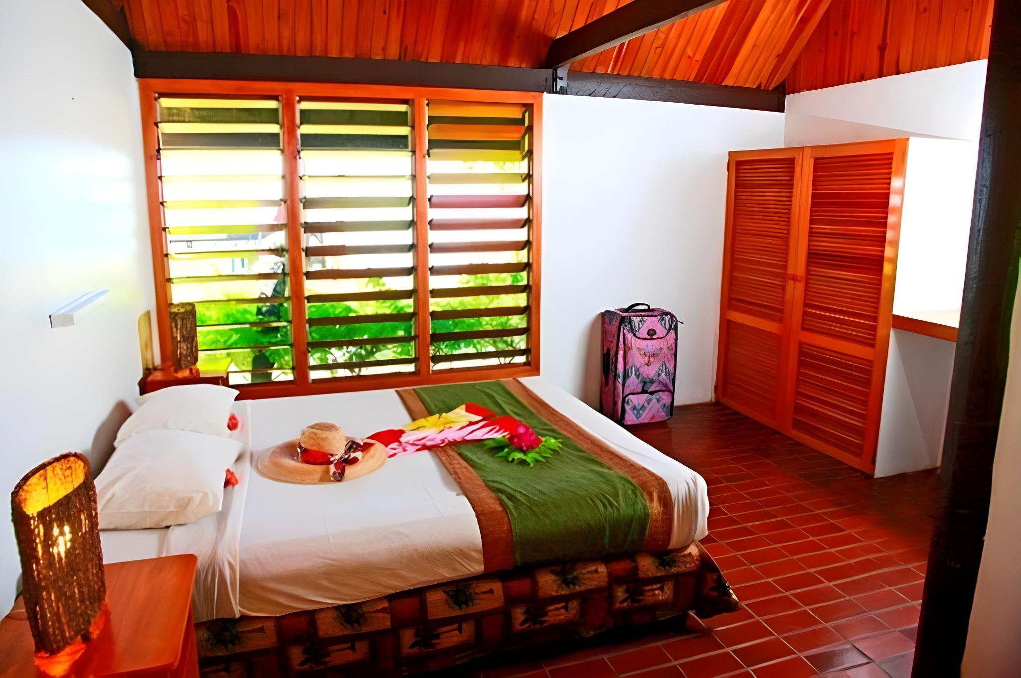 Bure, 1 King and 1 Single Beds, Beach Front