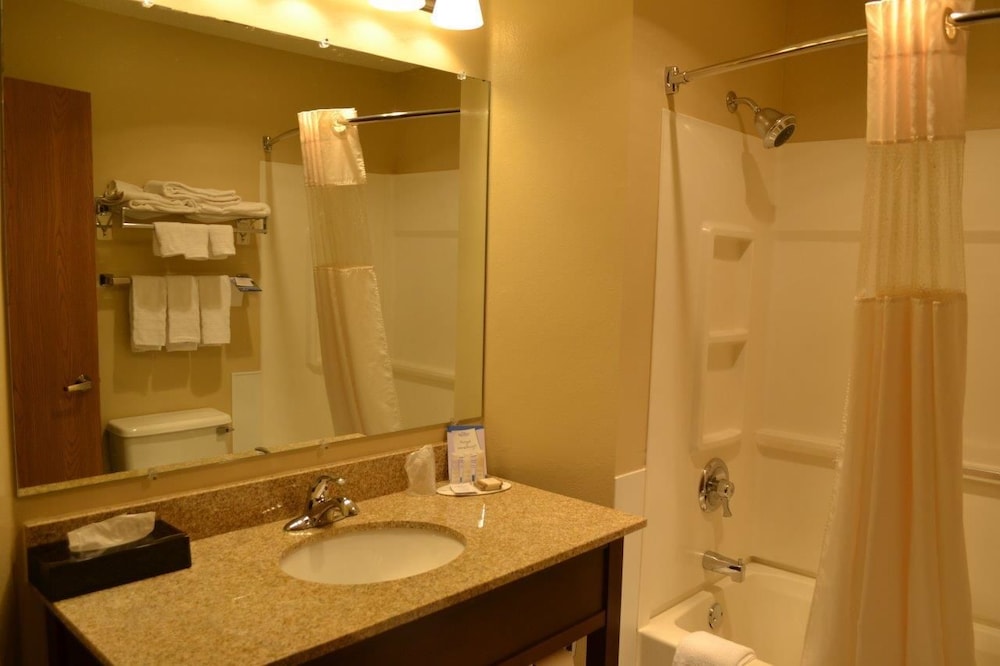Baymont by Wyndham Mequon Milwaukee Area 8/33