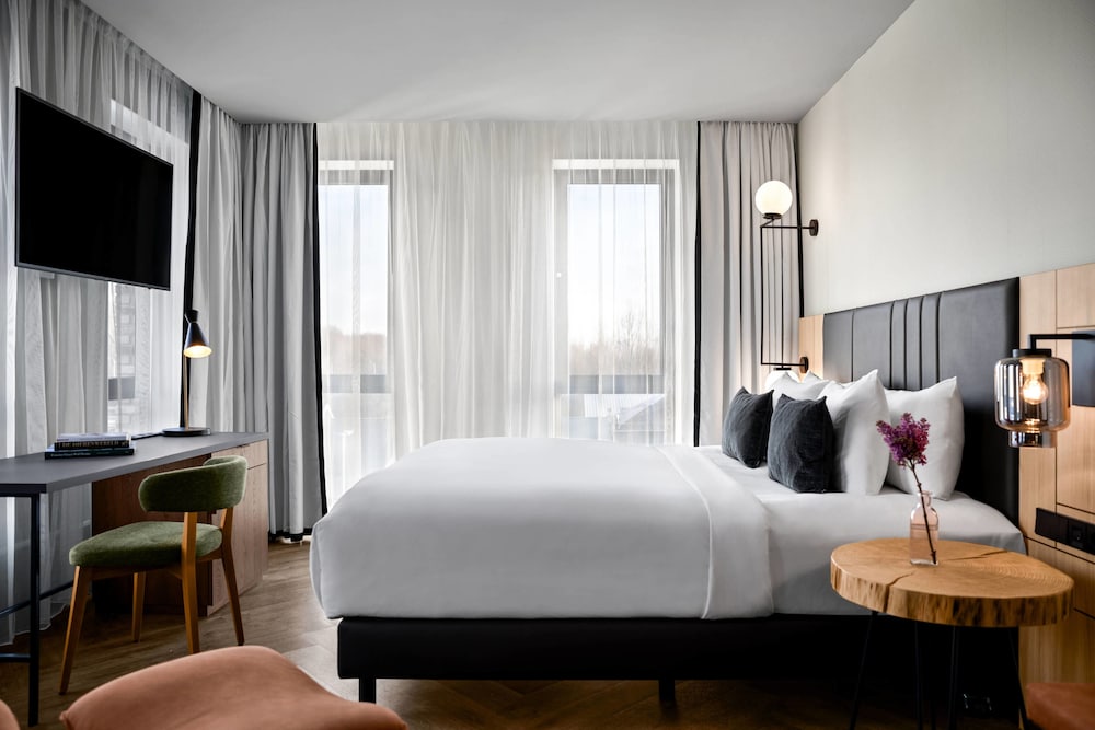 RENAISSANCE AMSTERDAM SCHIPHOL AIRPORT HOTEL 9/36