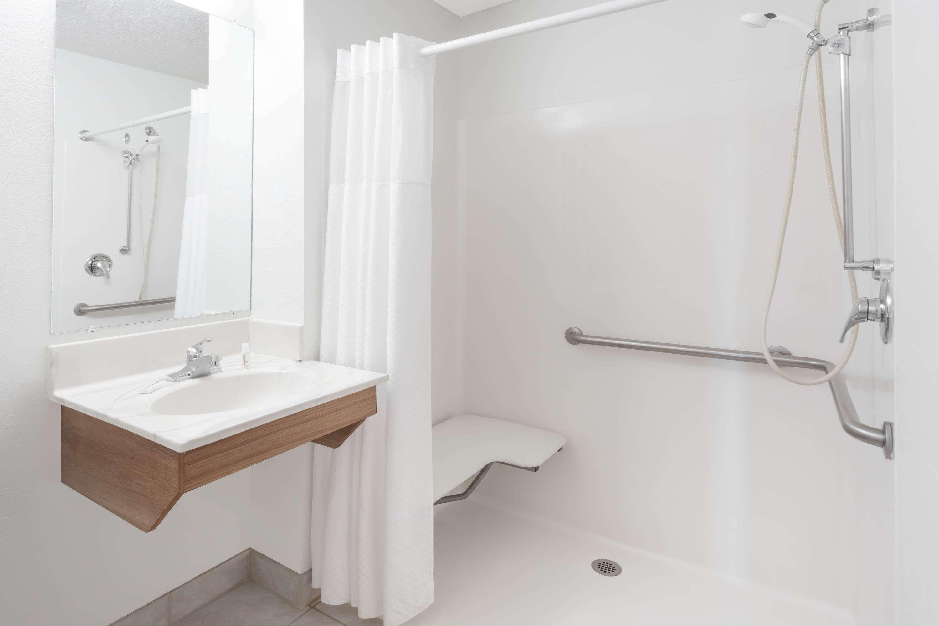 Suite, King Bed, Accessible