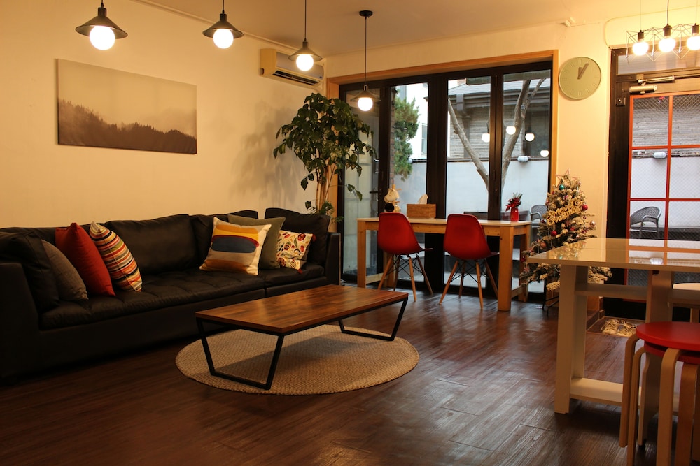 Bunk Guest House - Hostel 40/72