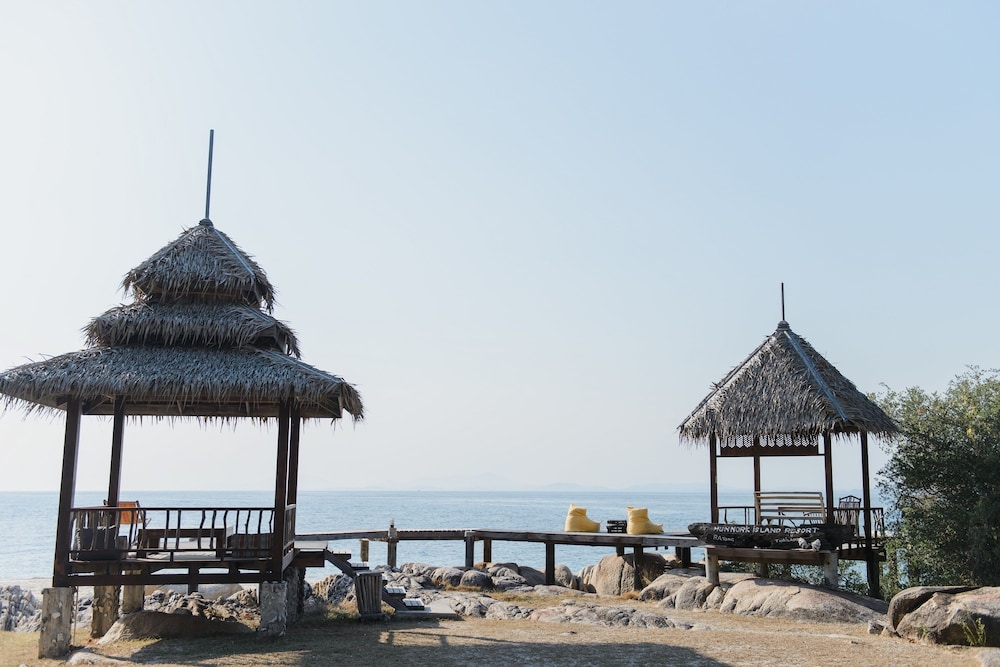 KOH MUNNORK PRIVATE ISLAND 42/50