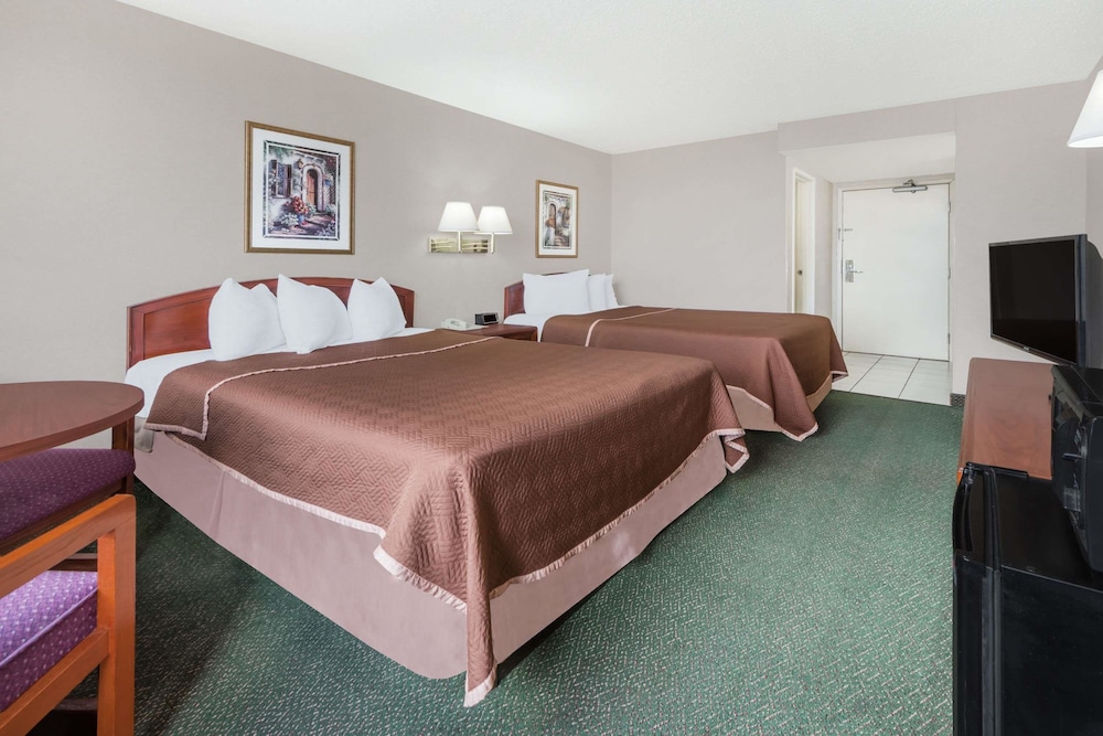 Days Inn by Wyndham Amarillo East 17/33