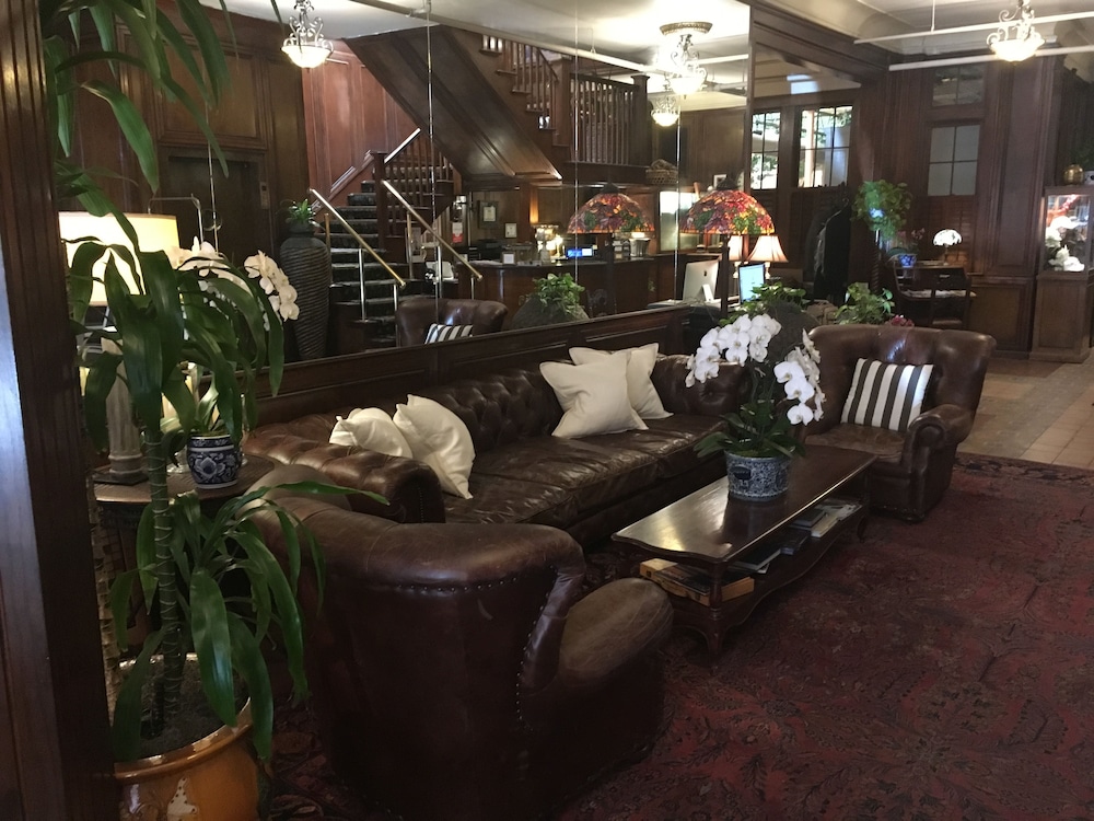 PARK PLAZA HOTEL 33/57