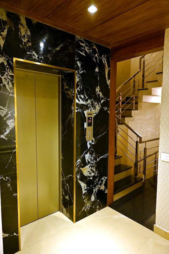 INDUS HOTEL 6/51