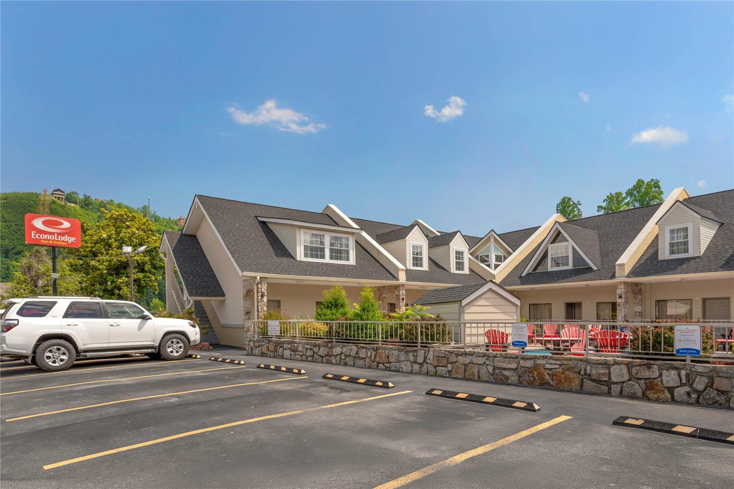Econo Lodge Inn & Suites Gatlinburg at the Convention Center 12/23
