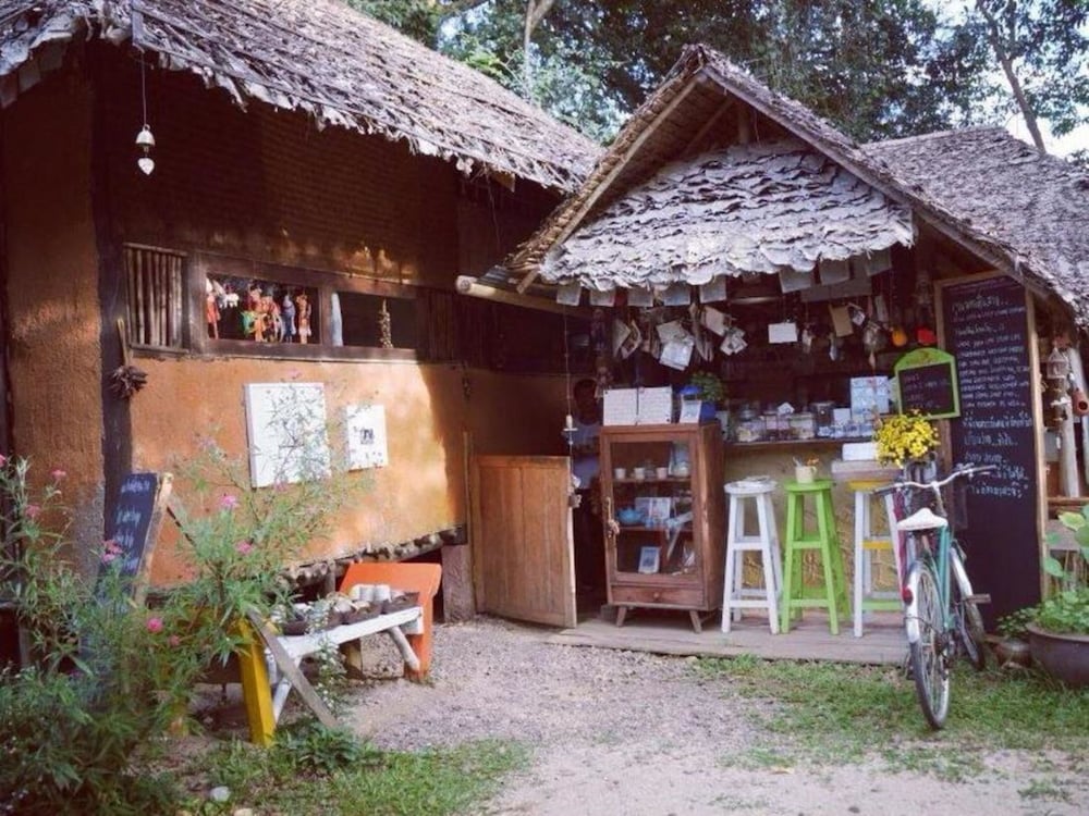 Khun Nai Tern Sai - Adults Only 7/24