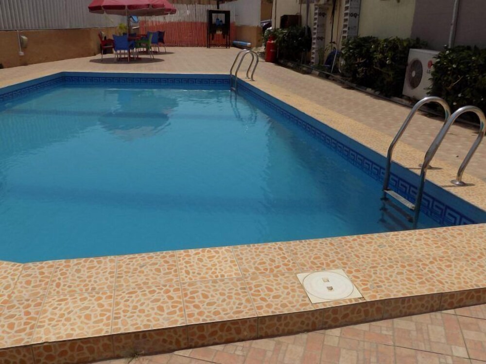 Emzrel Hotel & Suites 6/14