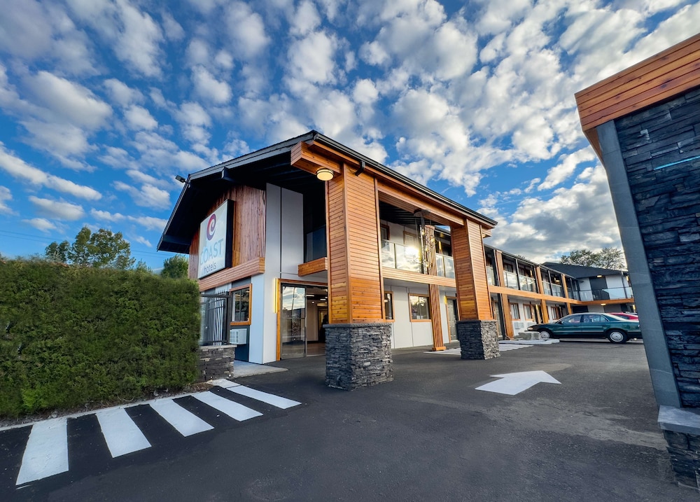 Coast Courtenay Hotel in COURTENAY