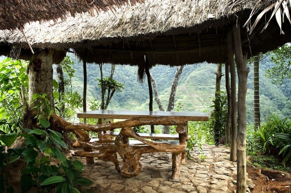Native Village Inn 29/31