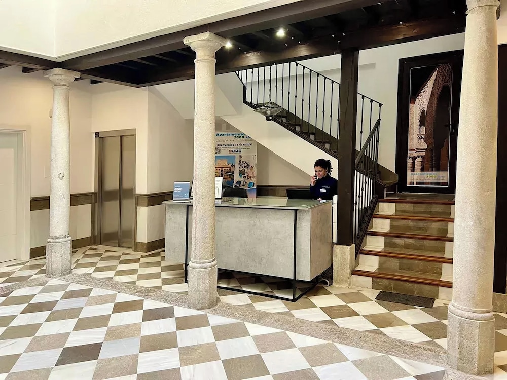 APARTAMENTOS PUERTA ELVIRA SUITES 3000 2/46