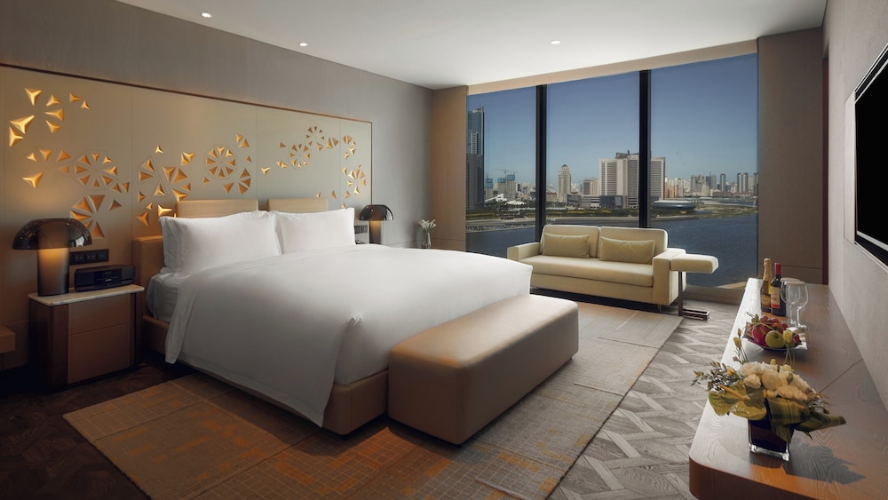 1 Bedroom, Suite, King Bed, Dining Area