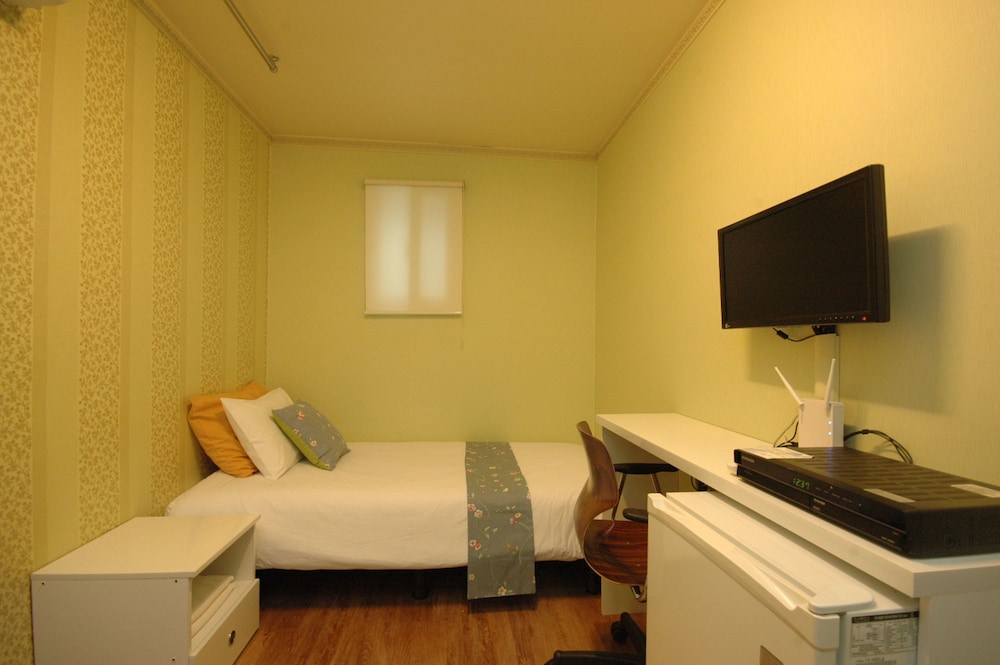 E Residence 21/25
