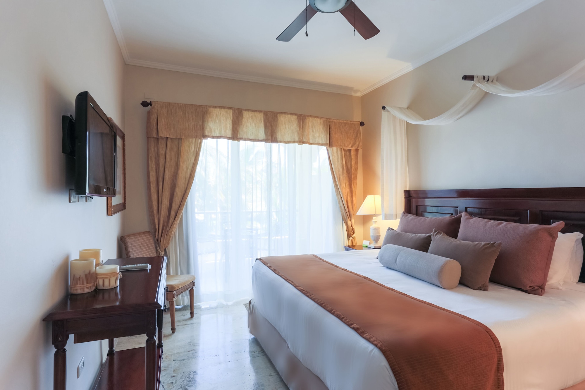 2 Bedrooms, Master, Suite