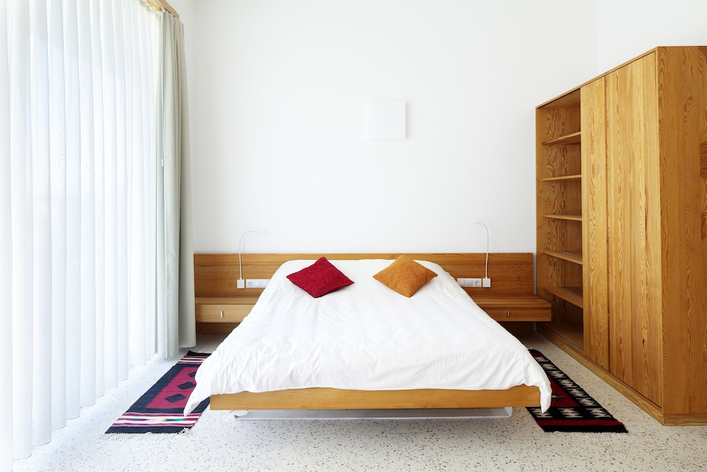 STUDIO, QUEEN BED, VALLEY VIEW, PATIO