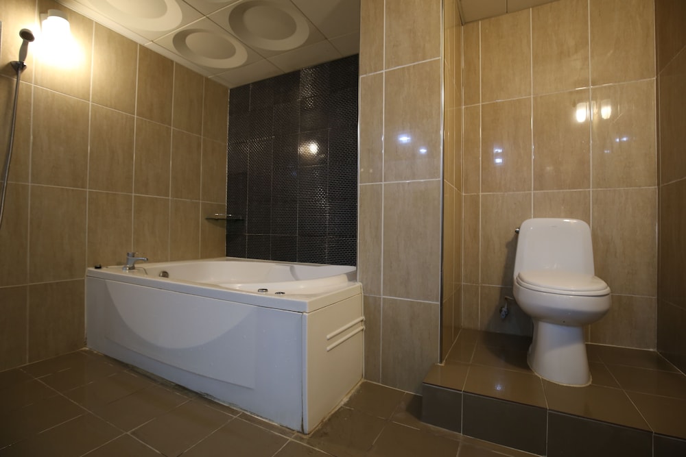 R.I Spa Hotel 31/40