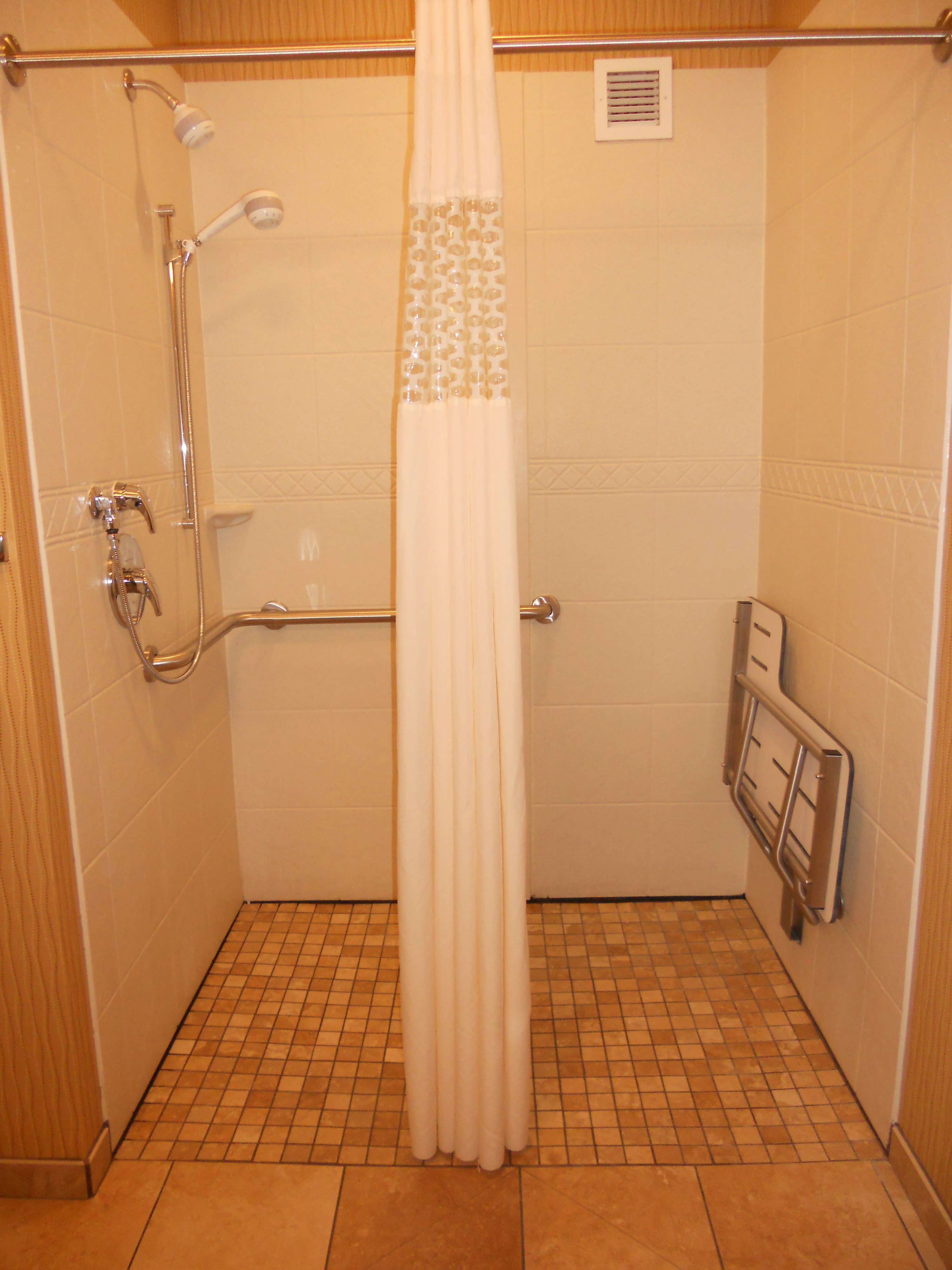 Hampton Inn And Suites Cincinnati Uptown University Area Oh 72/72
