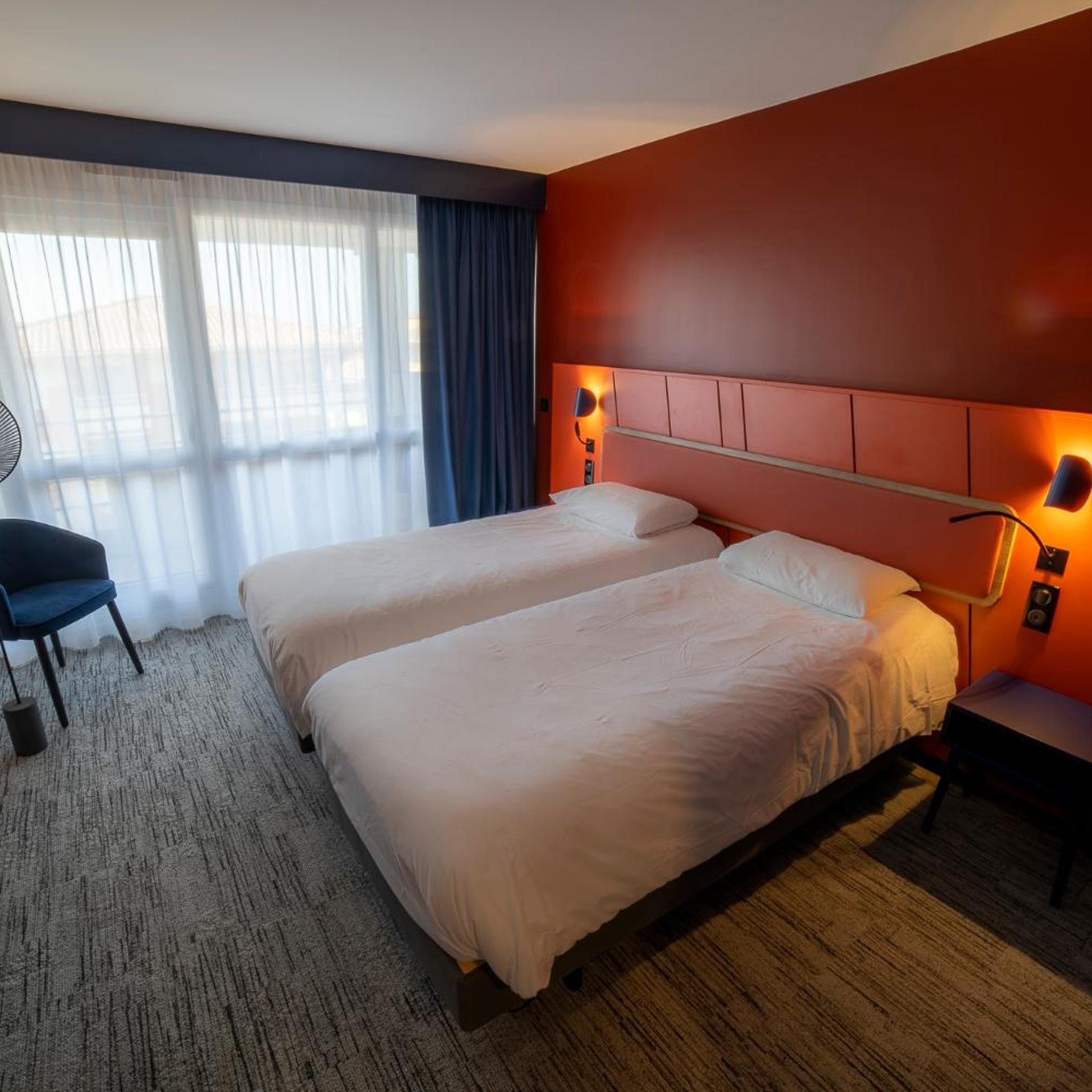 Classic, Twin Beds, Sea Side