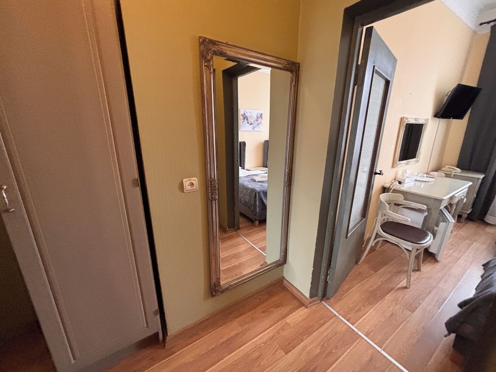 Viktorija Hotel 31/50