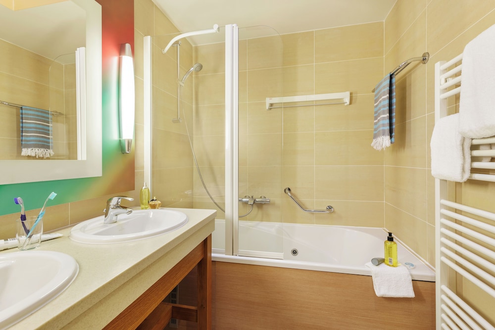 CENTER PARCS - LES HAUTS DE BRUYERES 44/45