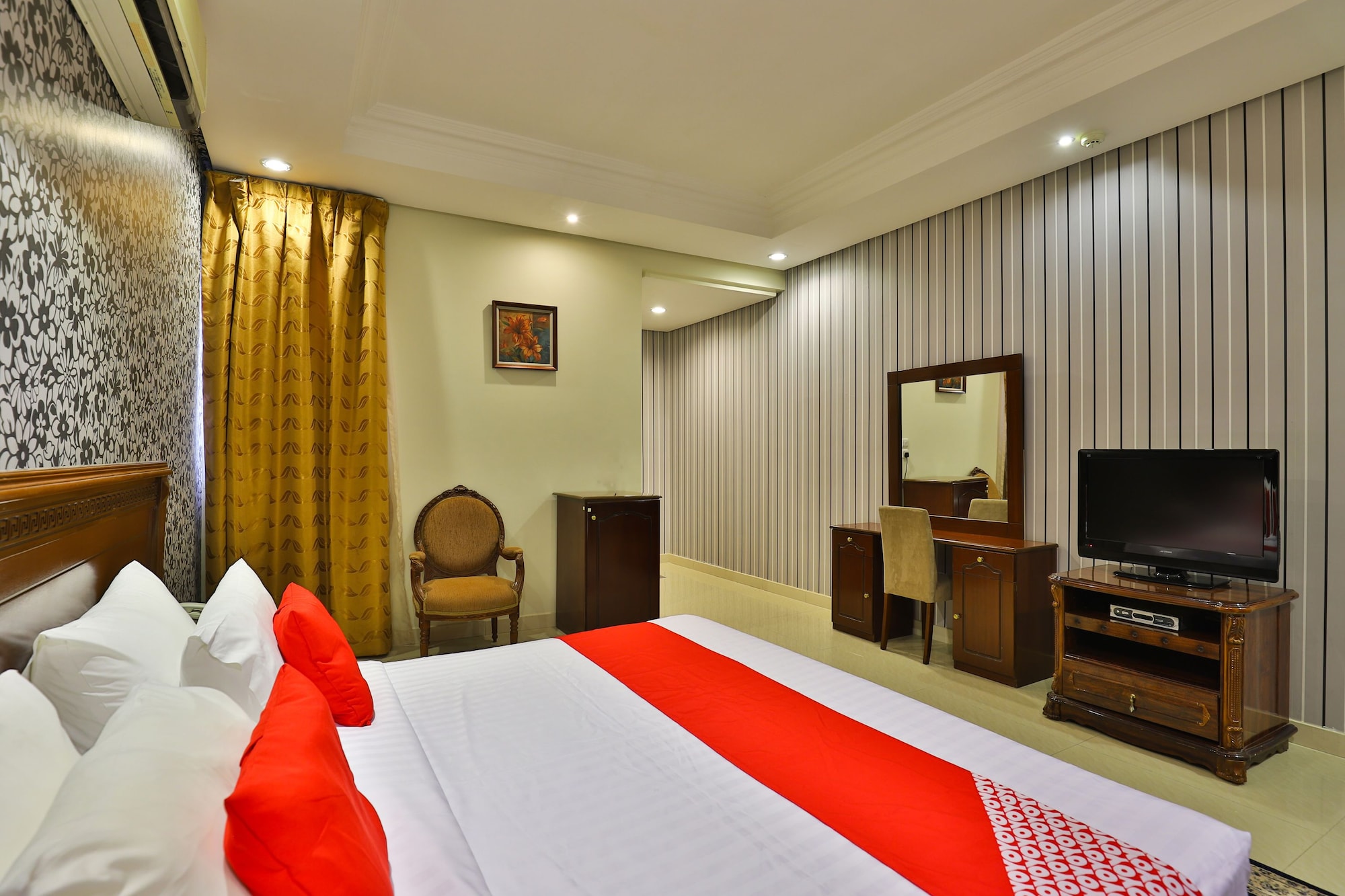 SUITE, KING BED