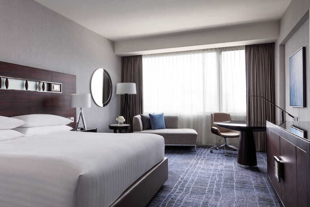 غرفة بسرير كينج بإطلالة على البحر، Hong Kong Skycity Marriott Hotel 4/6