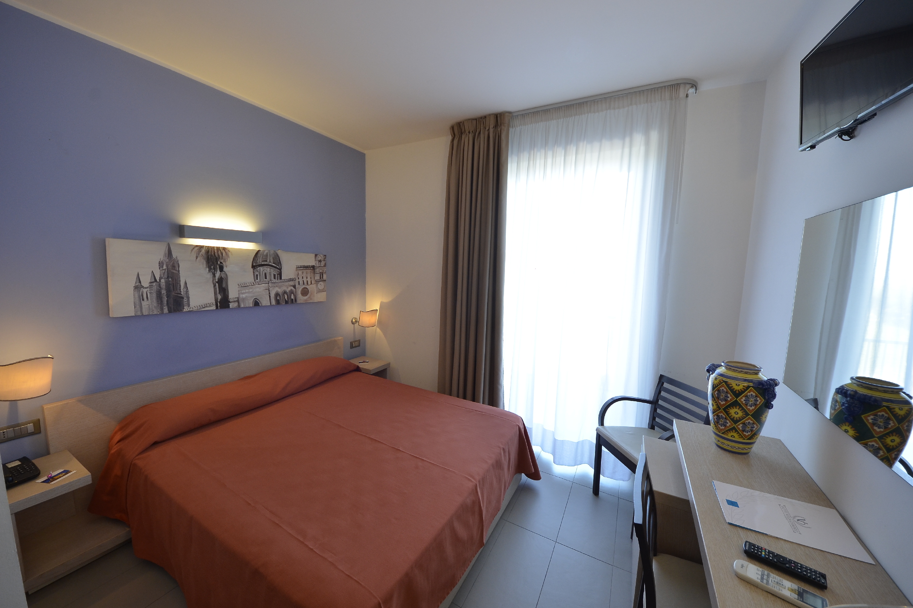 DELUXE, DOUBLE BED