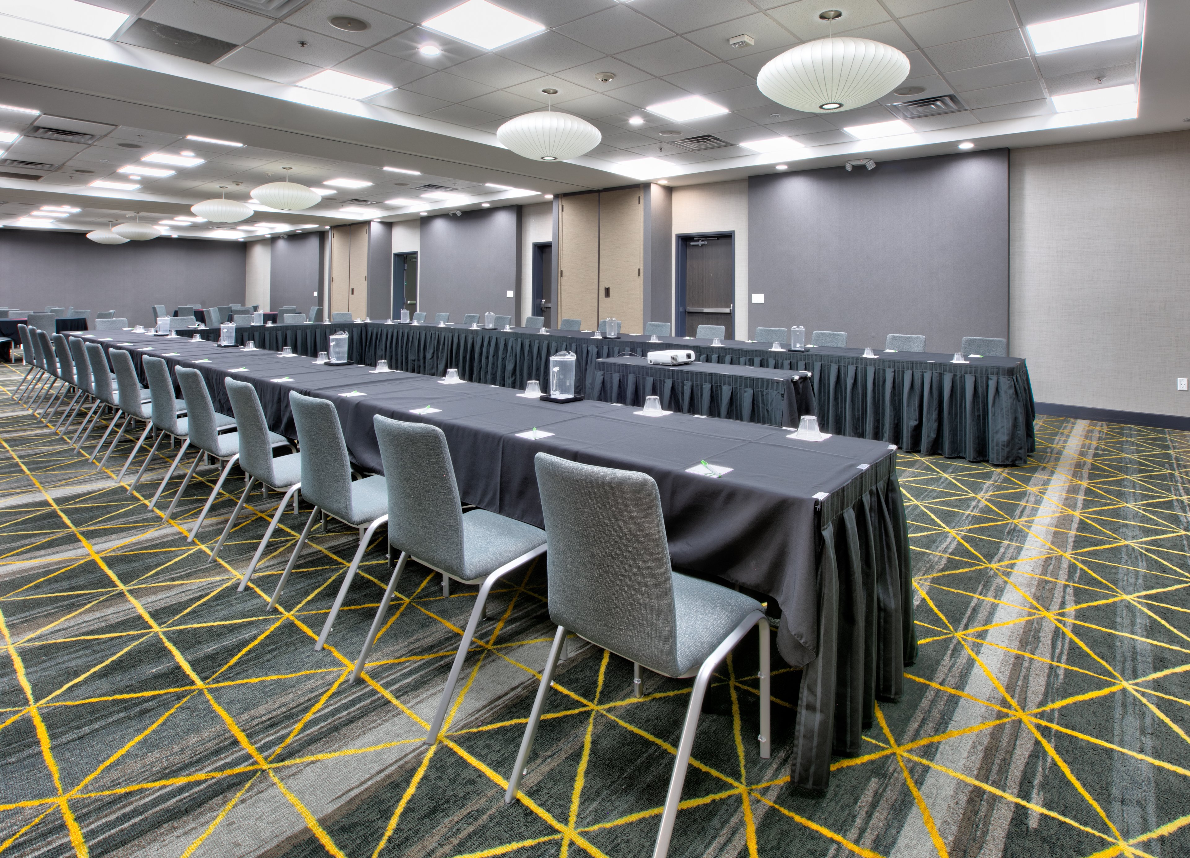 Holiday Inn Dfw South 52/64