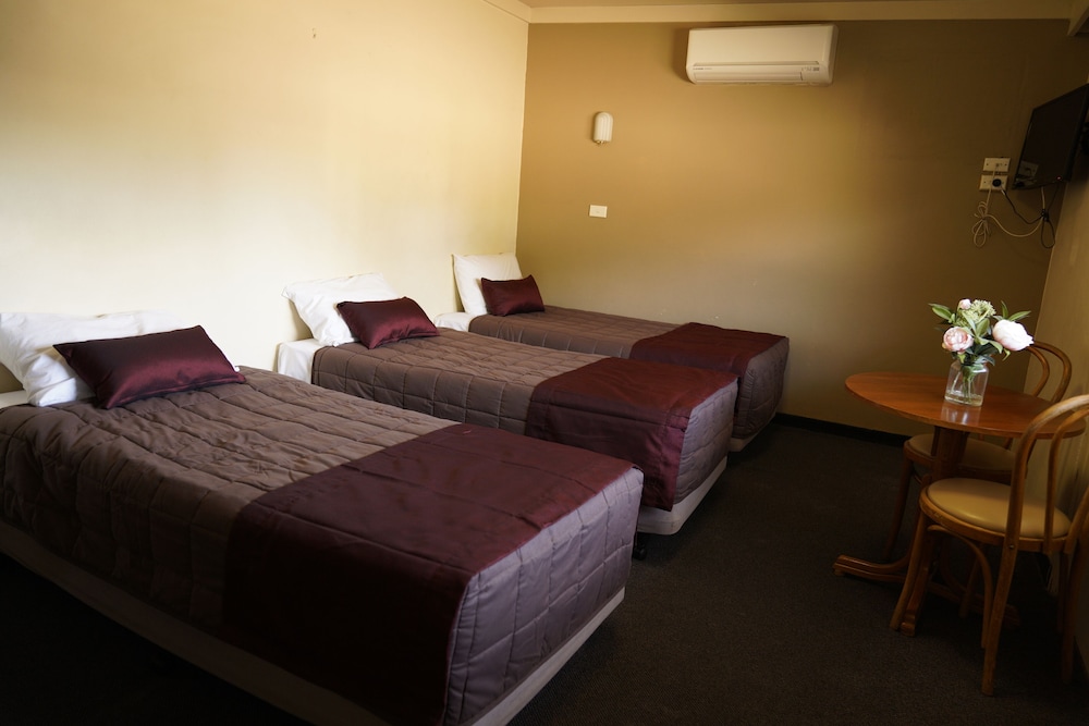 Country Motor Inn 20/36