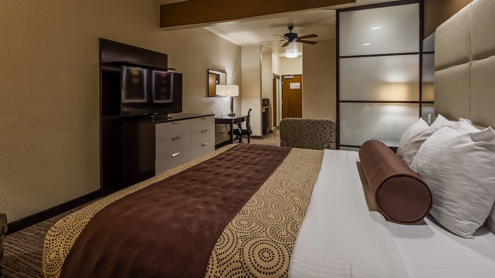 Best Western Plus Lackland Hotel & Suites 9/34