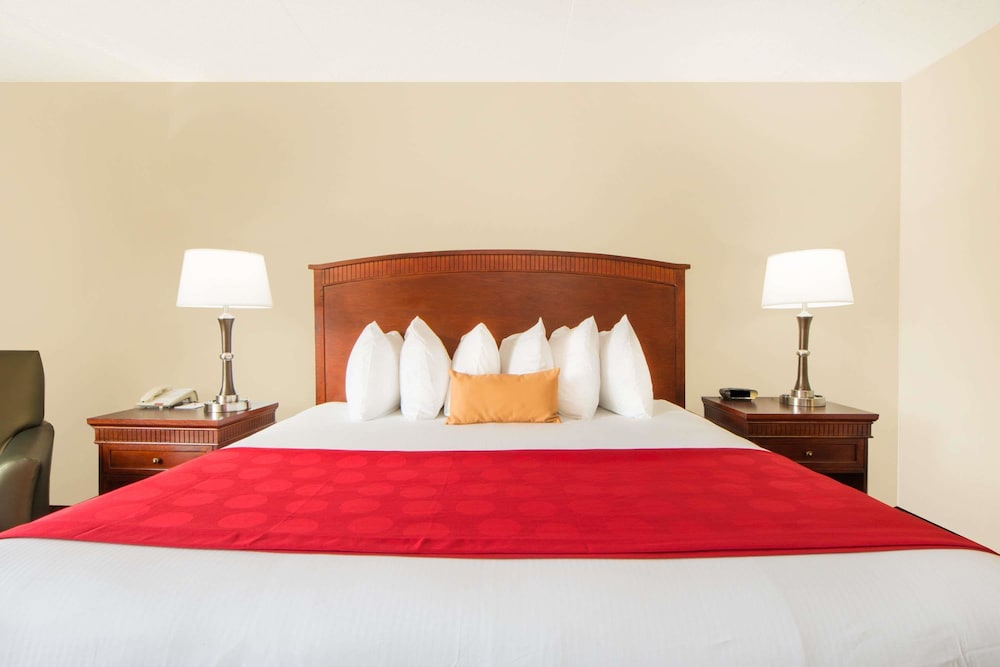 Ramada By Wyndham Enid 9/36