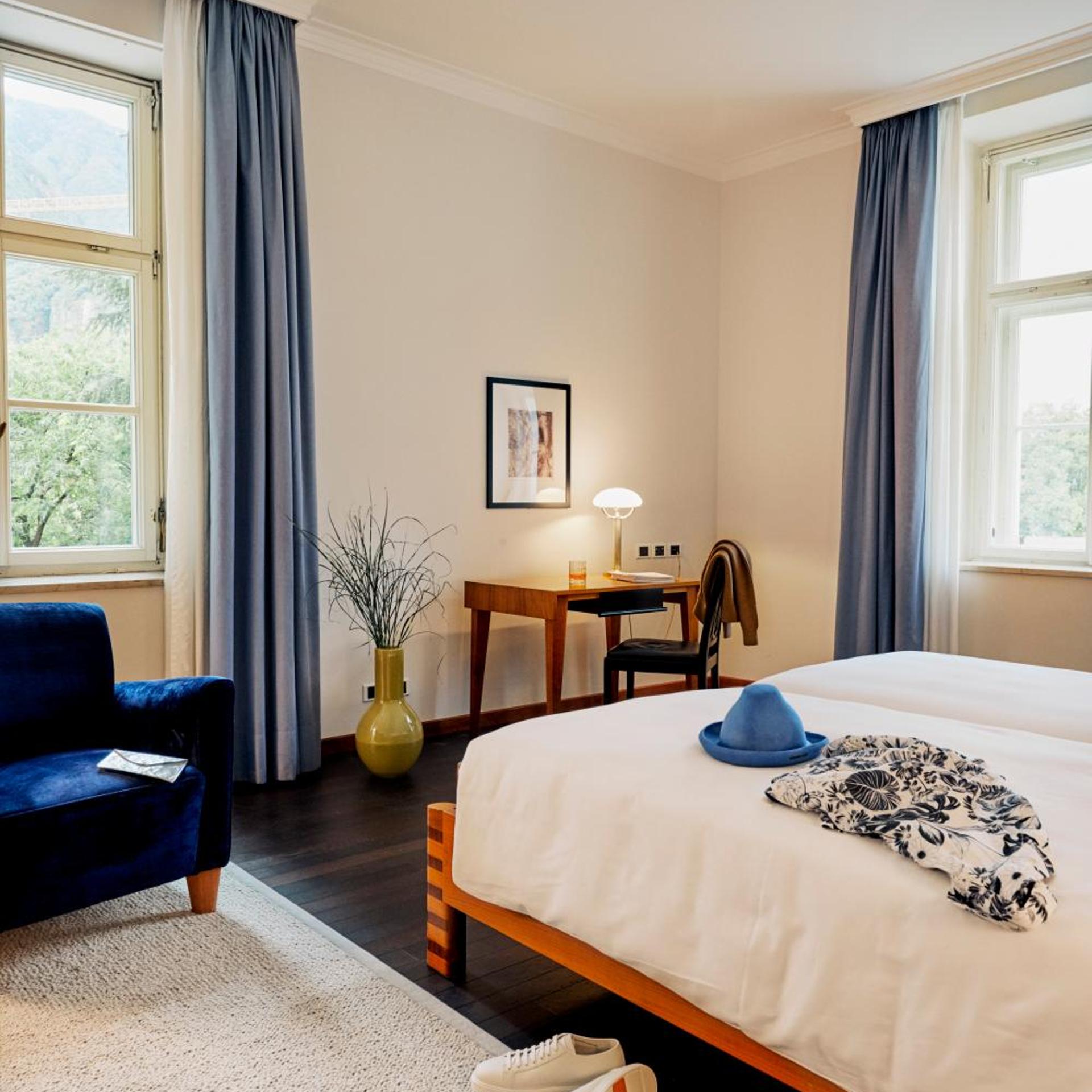 SUPERIOR, DOUBLE OR TWIN BED