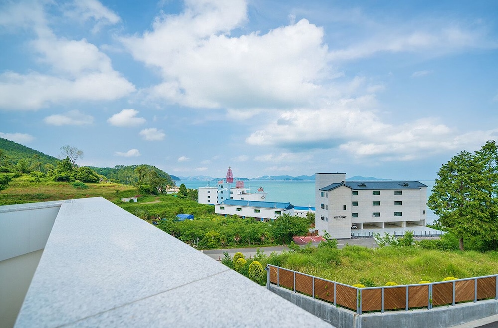 Ocean Terra Resort 40/50