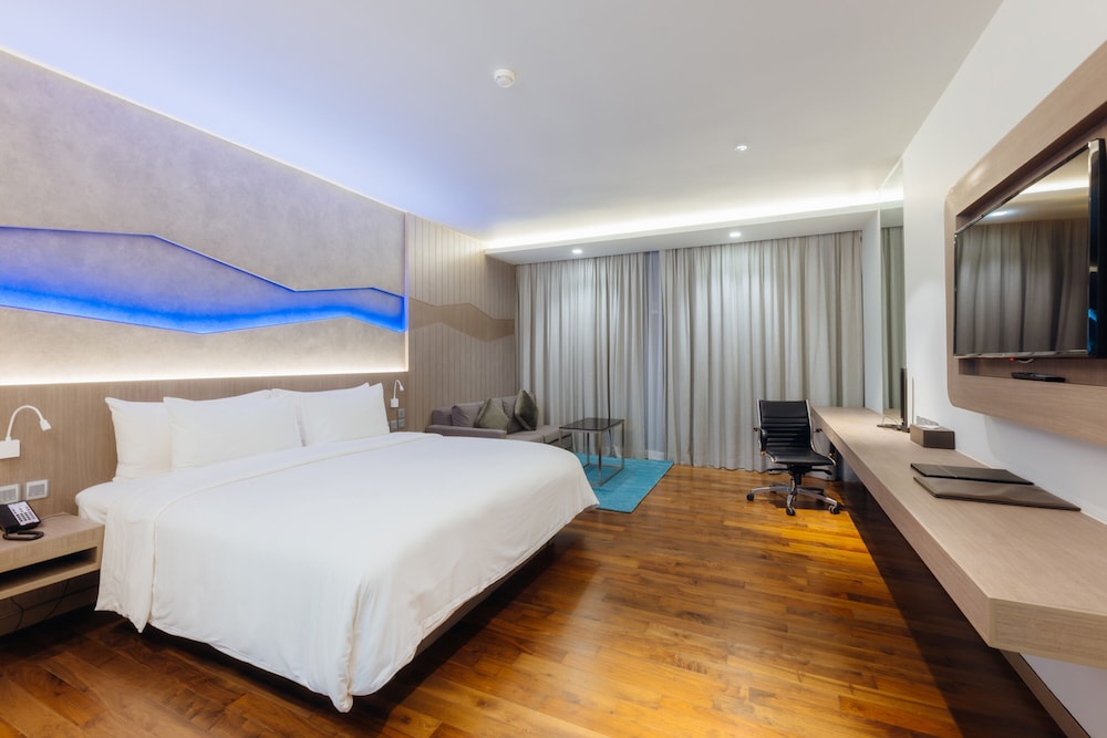 Oceanfront Beach Resort And Spa 10/50