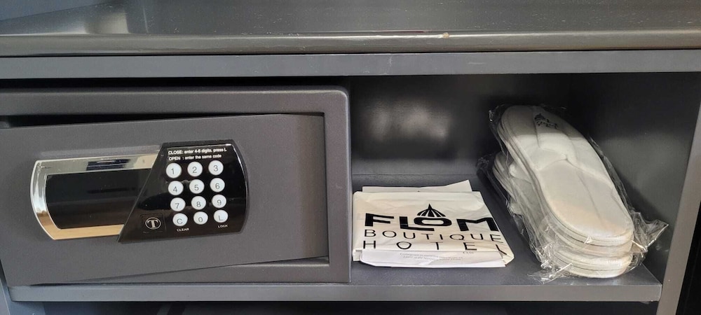 Flom Boutique Hotel 26/50