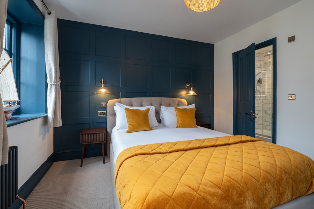The Bugle Coaching Inn 20/50