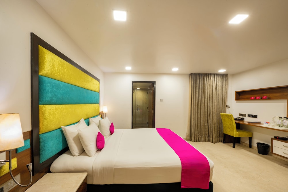 La Woods Hotel 17/50