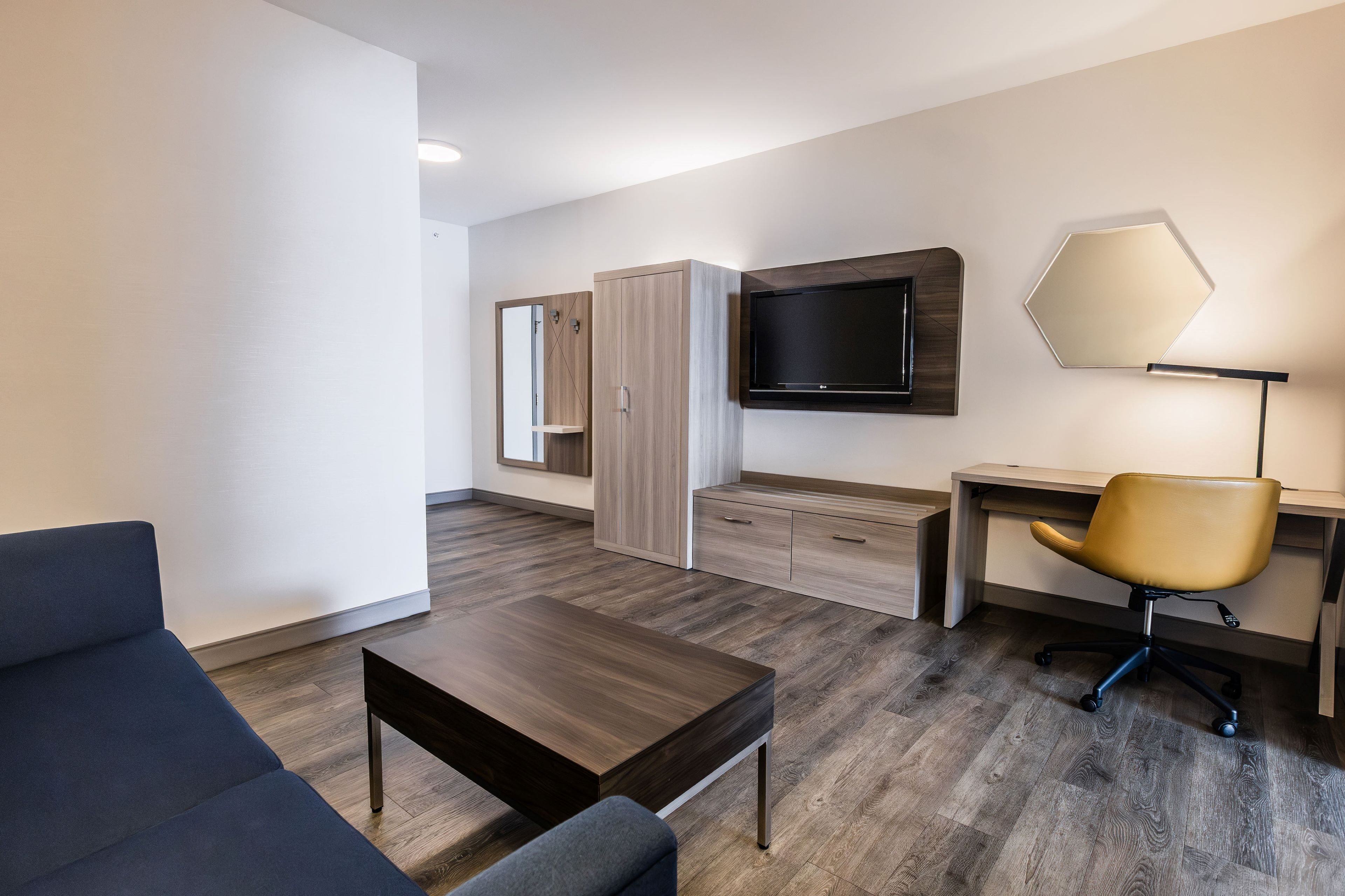 Holiday Inn Express Hotel Suites Calgary South Macleod Trail S 66/73