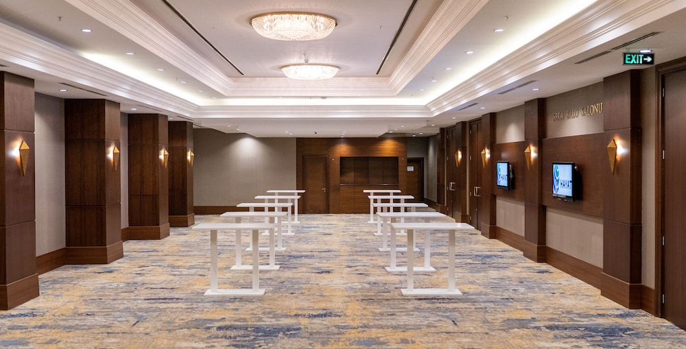 Wellborn Luxury Hotel 37/47