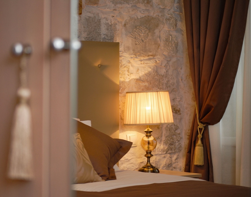 LANTERNA ROOMS 20/50