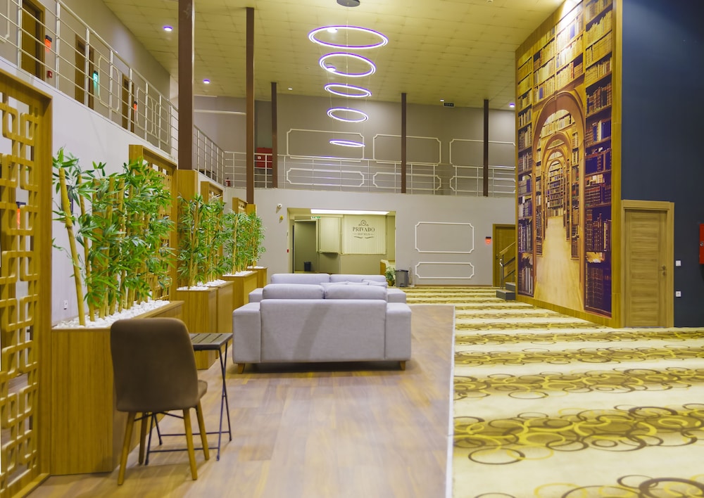 Privado Hotels 8/50